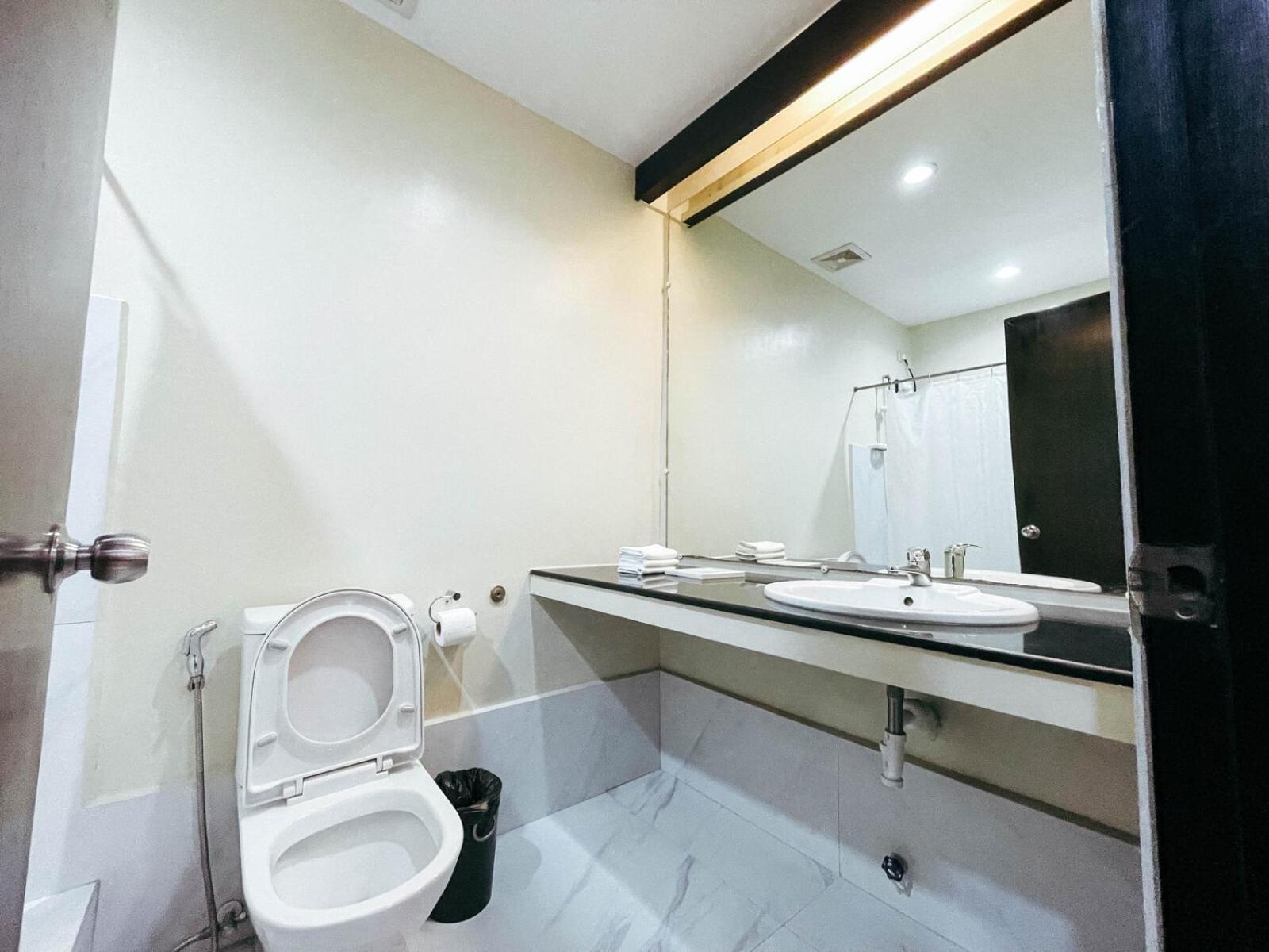 Siayan Travellers Inn Pasay Room photo